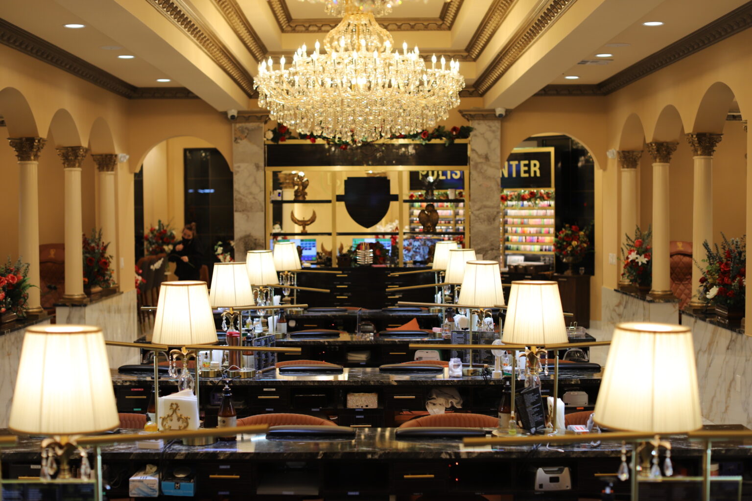 what is a deluxe manicure​