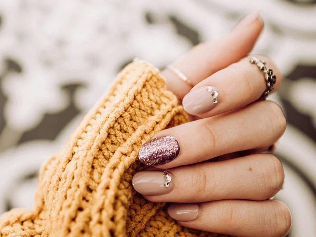 What nail color is best for Christmas?