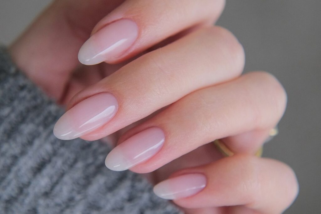 how long does a regular manicure take to dry​